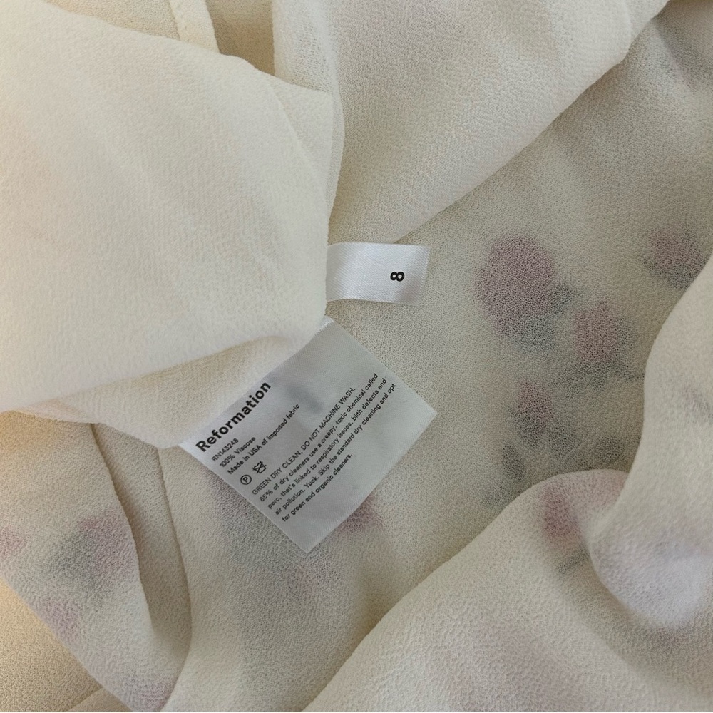 Reformation Laurelei Dress in Florence Rose Print
Cream with Pink Size 8 - Picture 4 of 6
